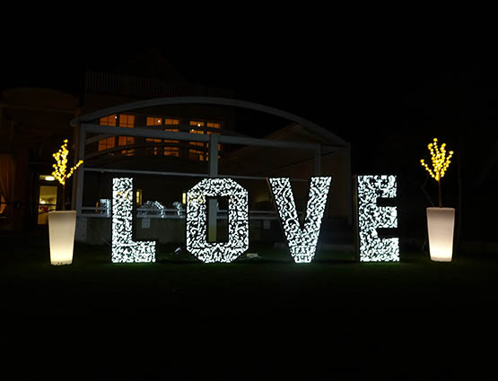 Leuchtende Love Buchstaben Hochzeitstdeko mieten in Berlin, Hochzeitsdekoration mieten, Hochzeit mieten, Rund um die Hochzeit
