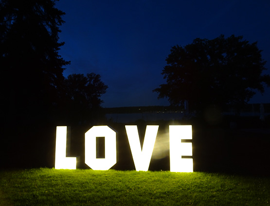 Leuchtbuchstaben Love mieten, Love Buchstaben 1,2m mieten Berlin Alles für die Hochzeit, Hochzeitstdekoration mieten Berlin, Hochzeitsdekoration mieten, Hochzeit mieten, rund um die Hochzeit
