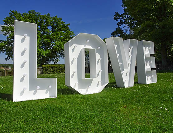 Love Buchstaben 1,2m mieten Berlin Alles für die Hochzeit, Hochzeitstdekoration mieten Berlin, Hochzeitsdekoration mieten, Hochzeit mieten, rund um die Hochzeit