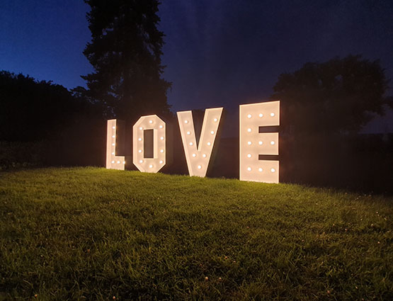 Love Buchstaben 1,2m mieten in Berlin rund für die Hochzeit, Hochzeitstdekoration mieten Berlin, Hochzeitsdekoration mieten, Hochzeit mieten, rund um die Hochzeit