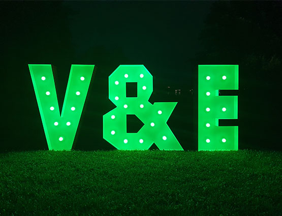 RGB XXL Buchstaben 1,2m mieten Berlin rund f&uuml;r die Hochzeit, Hochzeitstdekoration mieten in Berlin, Hochzeitsdekoration mieten, Hochzeit mieten, rund um die Hochzeit