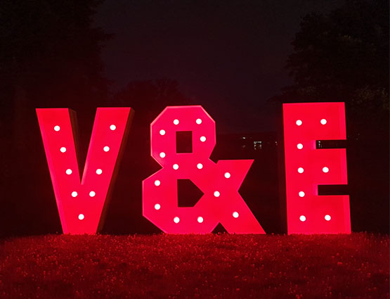 RGB XXL Buchstaben 1,2m mieten in Berlin rund f&uuml;r die Hochzeit, Hochzeitstdekoration mieten in Berlin, Hochzeitsdekoration mieten, Hochzeit mieten, rund um die Hochzeit