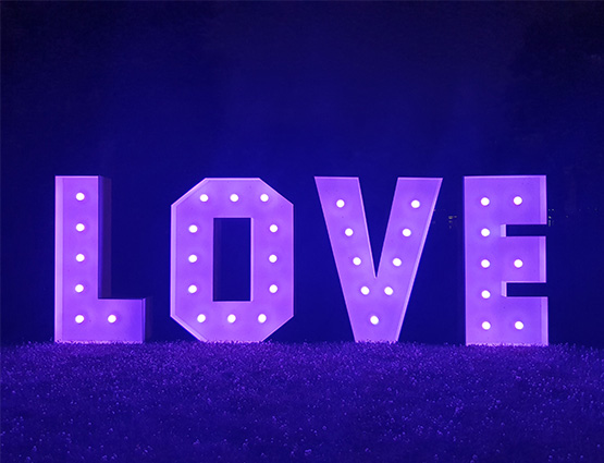XXL Love Buchstaben 1,2m mieten Berlin rund f&uuml;r die Hochzeit, Hochzeitstdekoration mieten Berlin, Hochzeitsdekoration mieten, Hochzeit mieten, rund um die Hochzeit