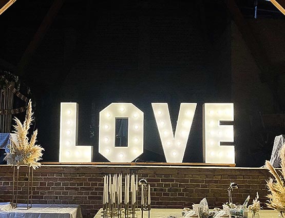 XXL LED Love Leuchtbuchstaben Love mieten, Love Buchstaben 1,2m mieten Berlin Alles für die Hochzeit, Hochzeitsdekoration mieten